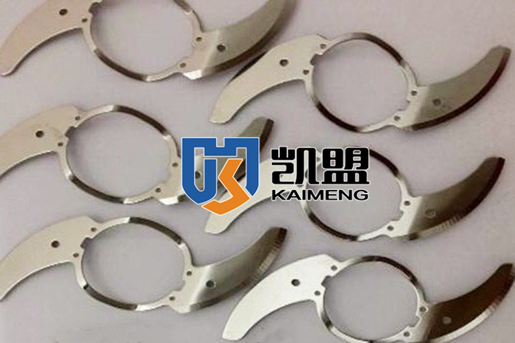 使用钝化液解决不锈铁刀片盐雾72小时盐雾不锈